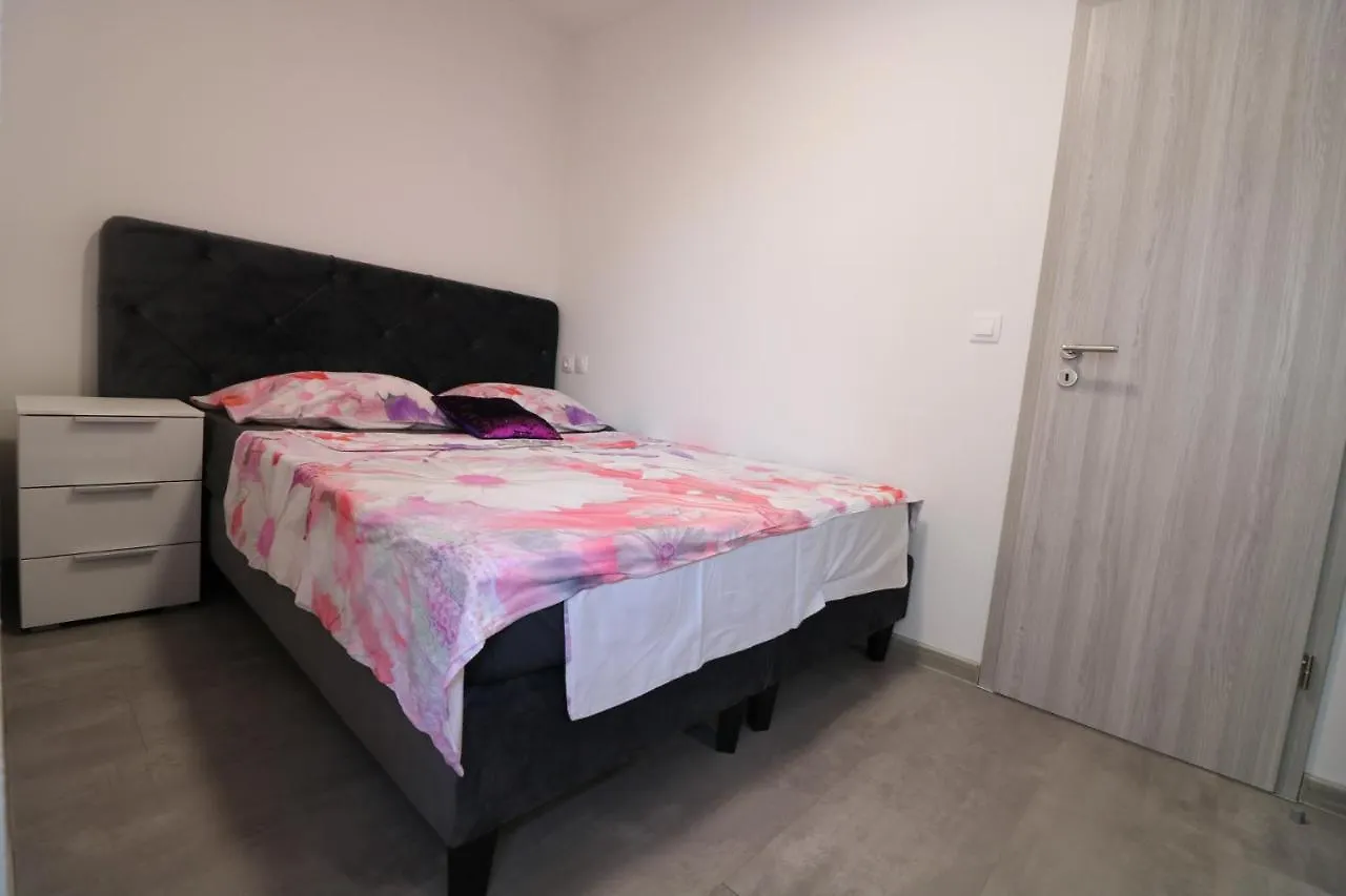 Klaudia Apartman Póla