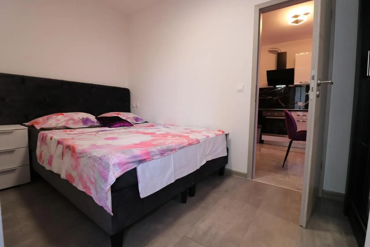 Klaudia Apartman Póla